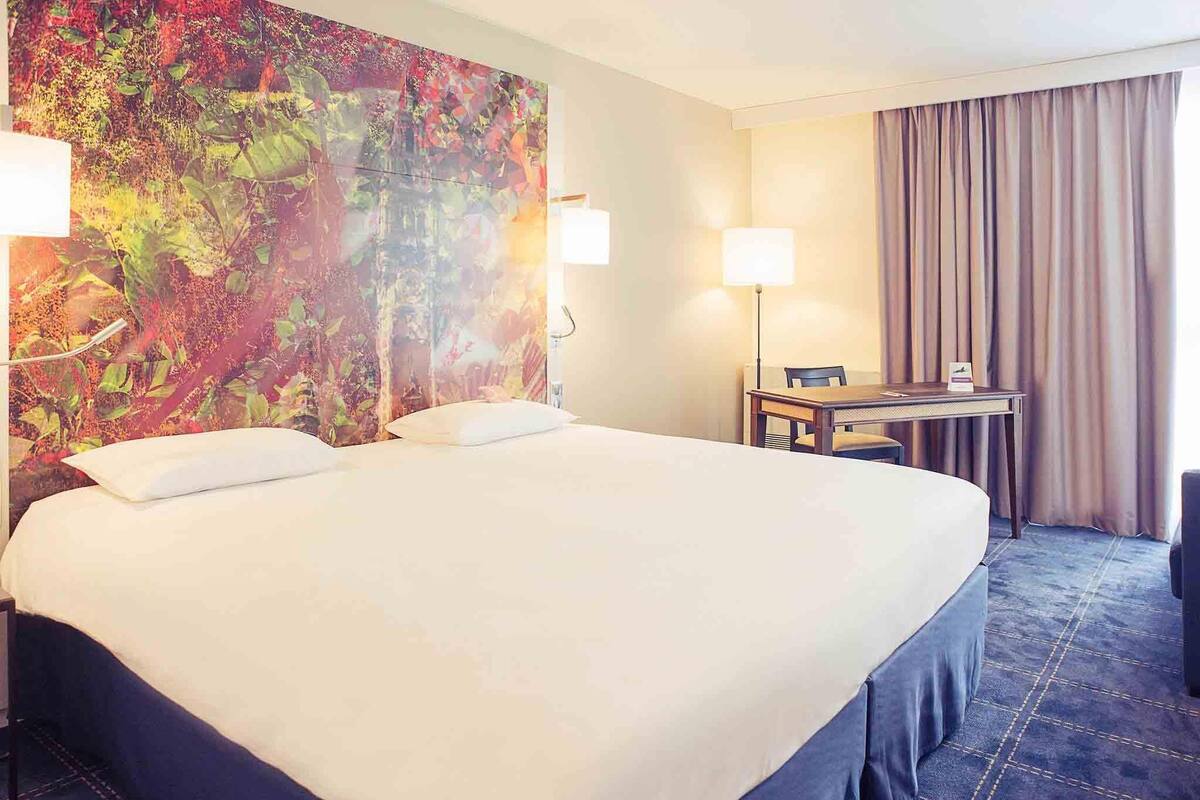 Classic Room, 1 Double Bed | Premium bedding, in-room safe, desk, laptop workspace