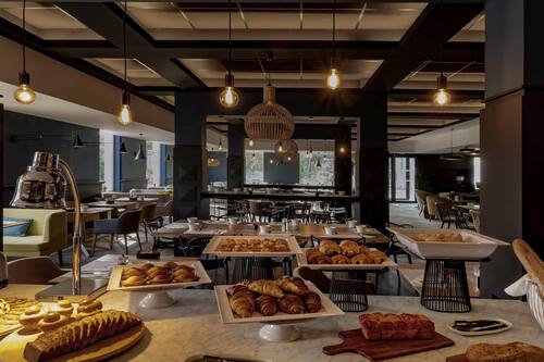 Petit déjeuner buffet servi tous les jours en supplément