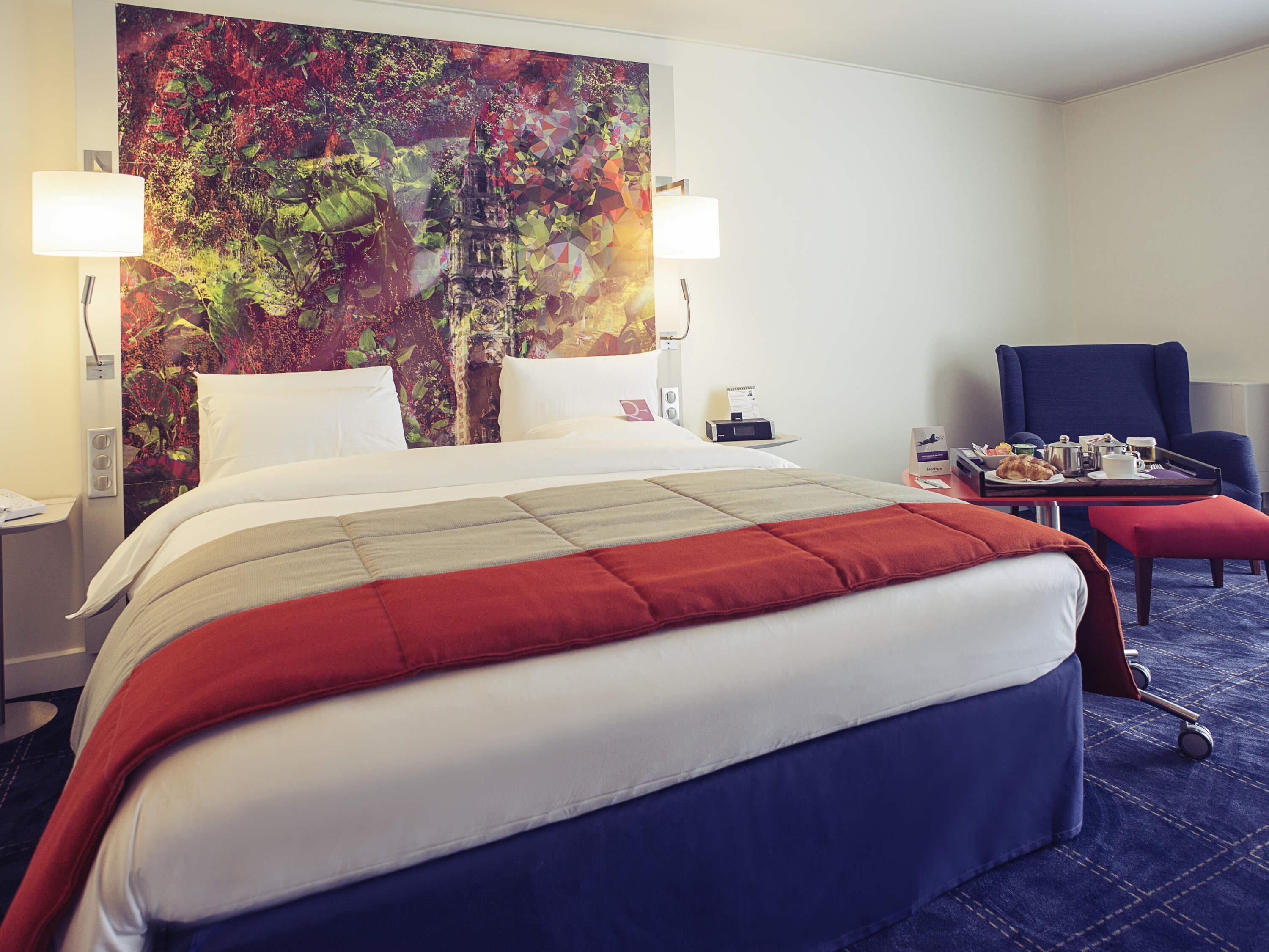 Premium bedding, in-room safe, desk, laptop workspace