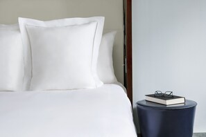 Egyptian cotton sheets, premium bedding, pillow-top beds, in-room safe - Royalton New York (New York)