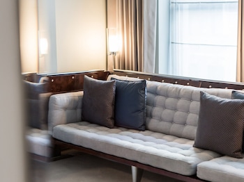 Egyptian cotton sheets, premium bedding, pillowtop beds, in-room safe at Royalton New York
