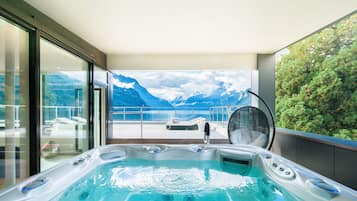 Bathtub spa indoor