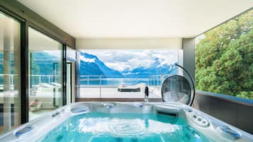 Indoor spa tub