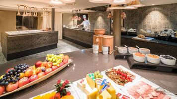 Free daily buffet breakfast