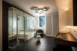Sauna, hot tub, body treatments, aromatherapy, hot stone massages