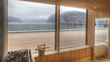 Un sauna, una bañera de hidromasaje, tratamientos corporales