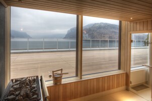 Sauna, hot tub, body treatments, aromatherapy, hot stone massages