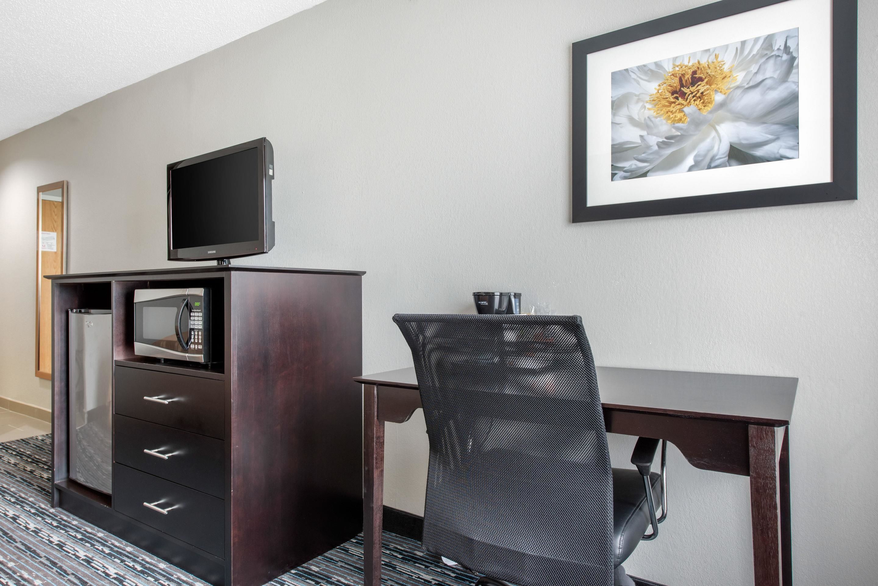Standard Room, 2 Double Beds, Non Smoking | Desk, iron/ironing board, free cots/infant beds, rollaway beds