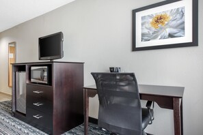 Standard Room, 2 Double Beds, Non Smoking | Desk, iron/ironing board, free cribs/infant beds, rollaway beds - Quality Inn & Suites Brownsburg - Indianapolis West (Brownsburg)