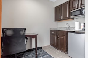 Suite, 1 King Bed with Sofa bed, Non Smoking | Desk, iron/ironing board, free cribs/infant beds, rollaway beds