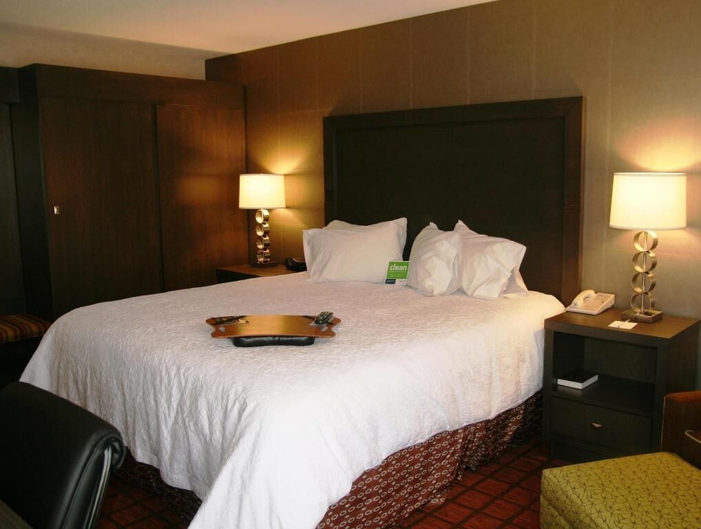 Premium bedding, down duvets, pillow-top beds, desk