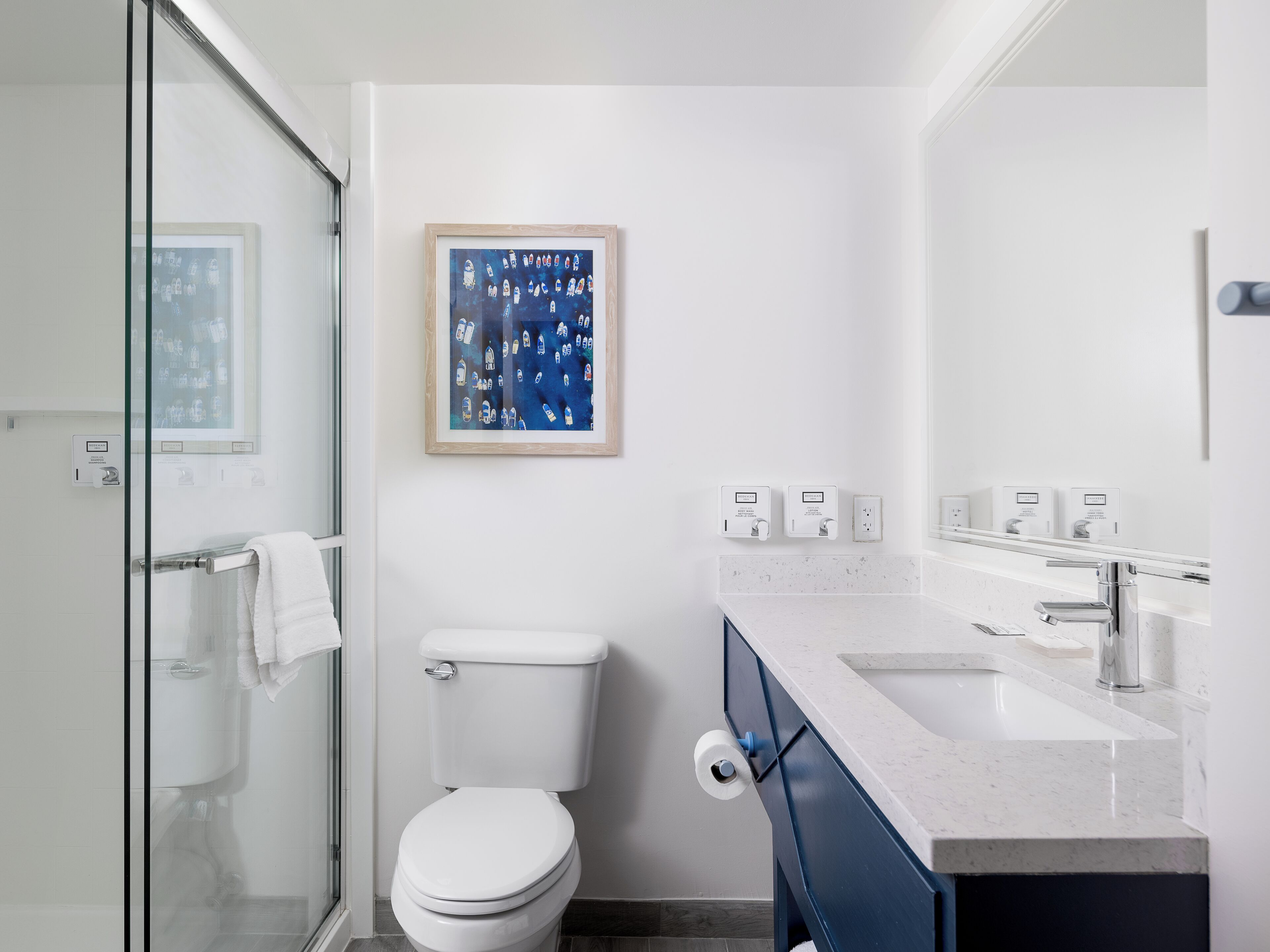 Amenidades de baño ecológicas, secadora de cabello, toallas 