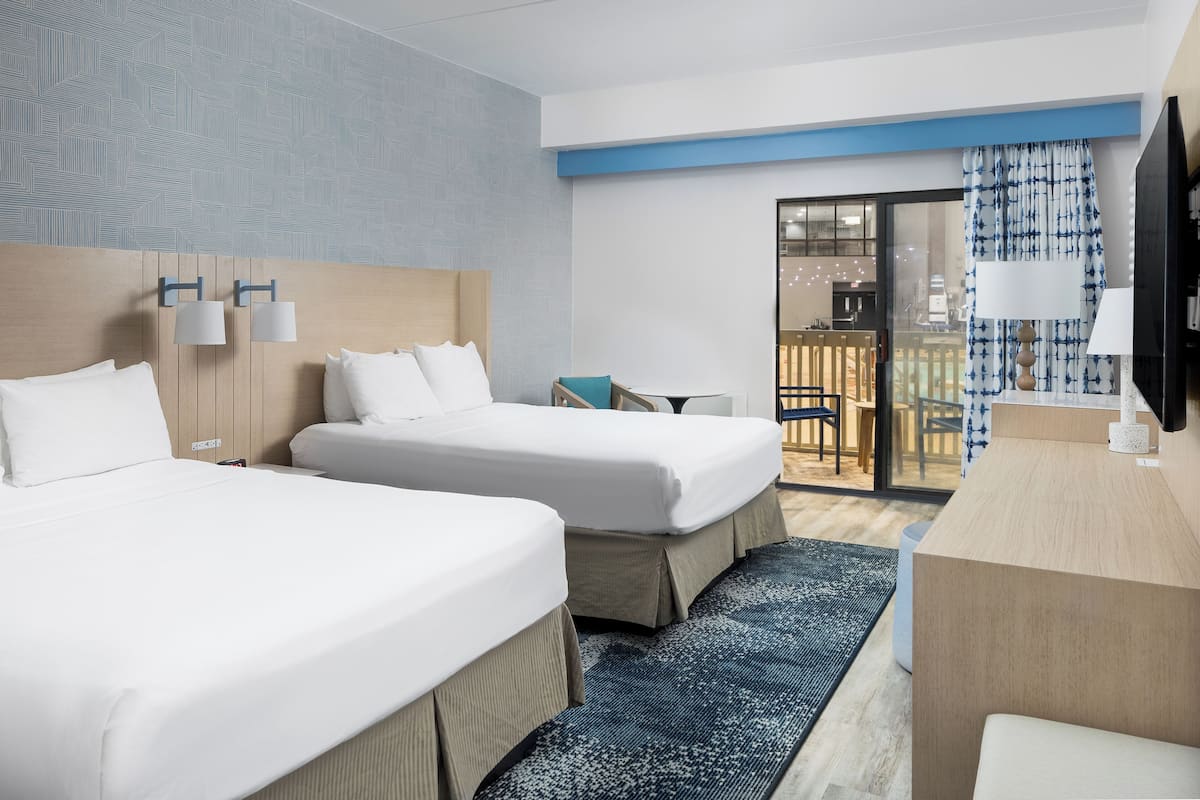 Zimmer, 2 Queen-Betten, Poolseite