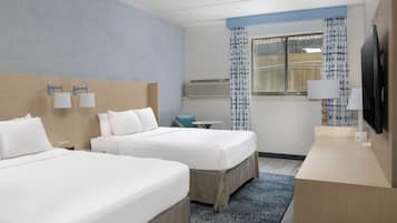 Lower Level 2 Queens | Hypo-allergenic bedding, desk, laptop workspace, blackout curtains