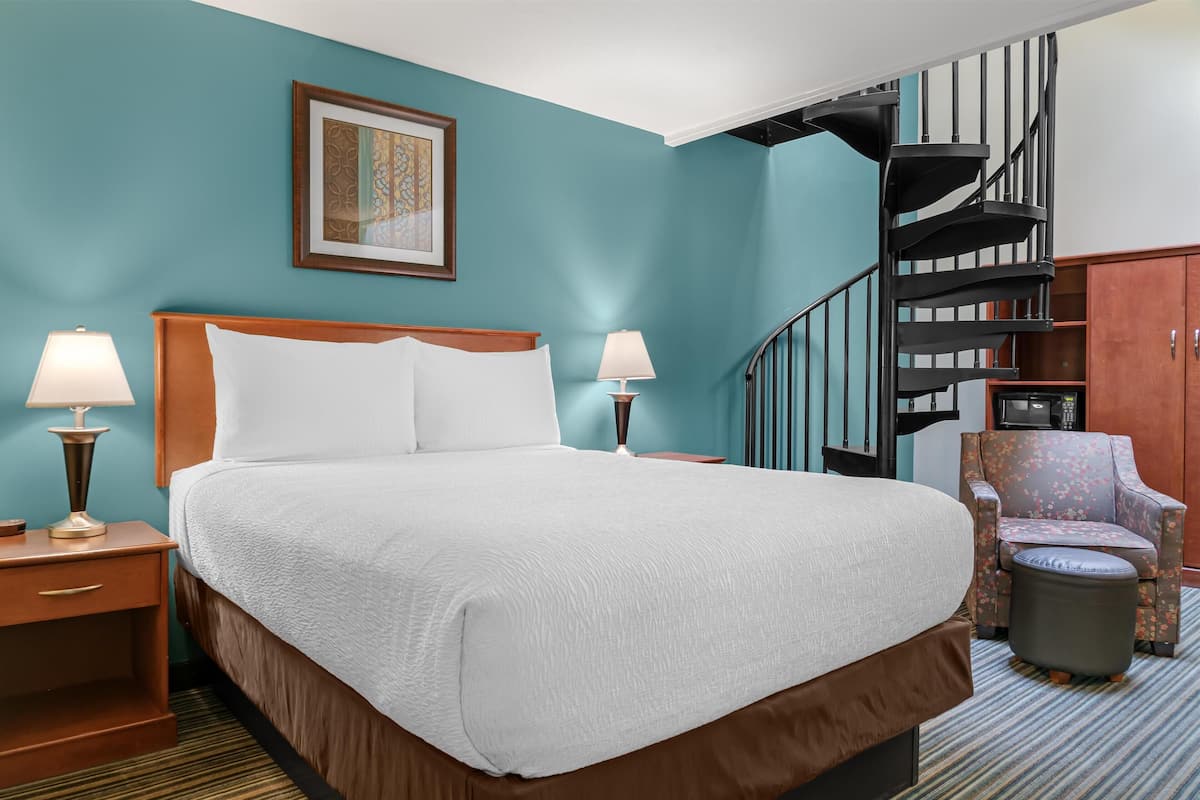 Suite, 2 Queen Beds, Non Smoking, Refrigerator & Microwave (Two Story Loft)