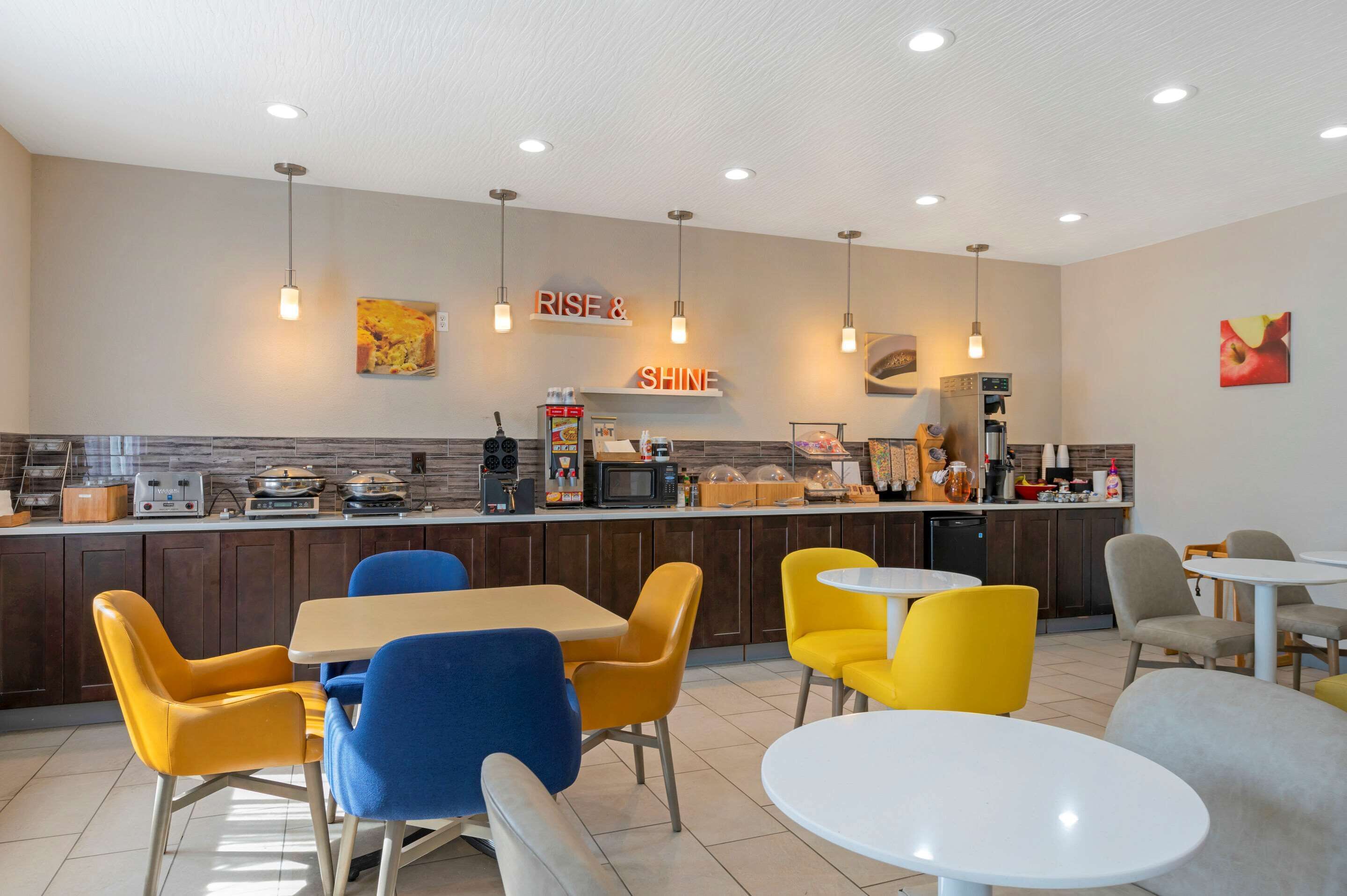 Free daily continental breakfast