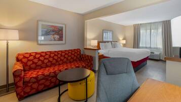 Suite, 1 kingsize-seng med sovesofa, ikke-røyk | Skrivebord, blendingsgardiner, strykejern/-brett og wi-fi (inkludert)