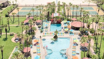 2 piscinas al aire libre, sombrillas, sillones reclinables de piscina