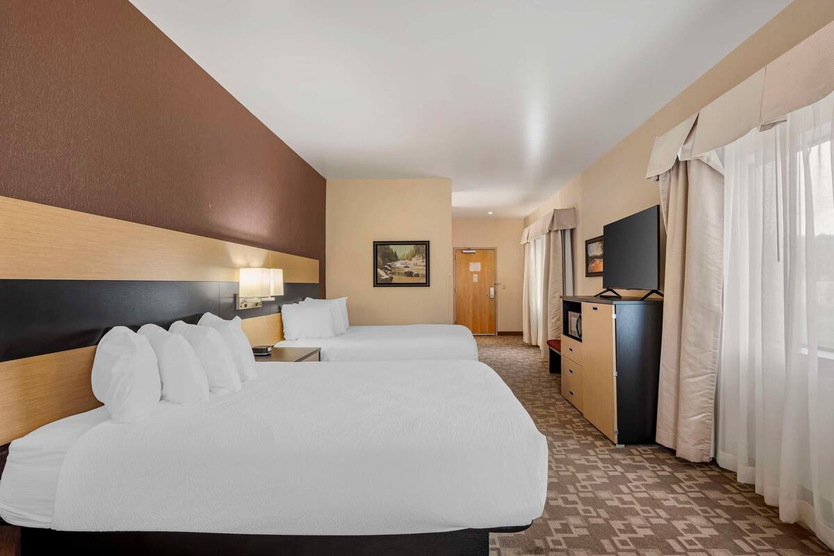 Cots/infant beds, rollaway beds, free WiFi