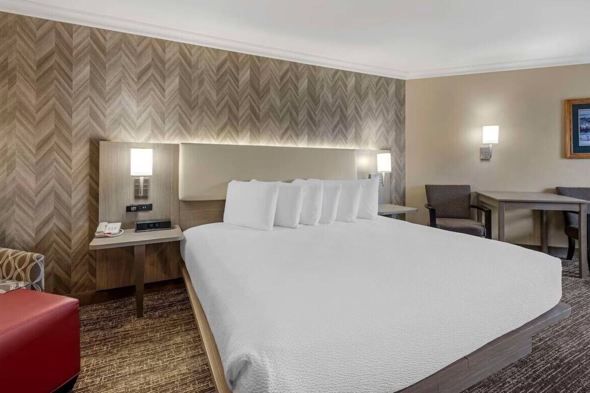 Cots/infant beds, rollaway beds, free WiFi