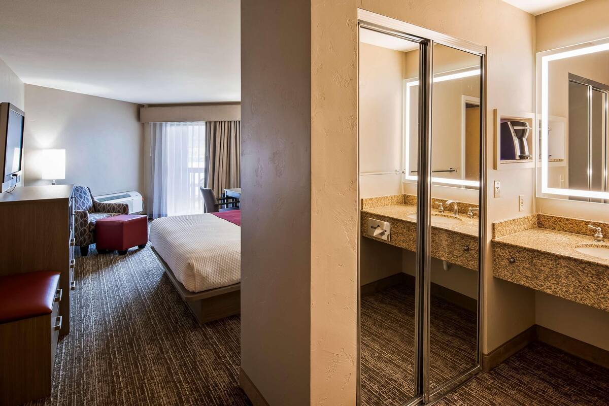 Cots/infant beds, rollaway beds, free WiFi