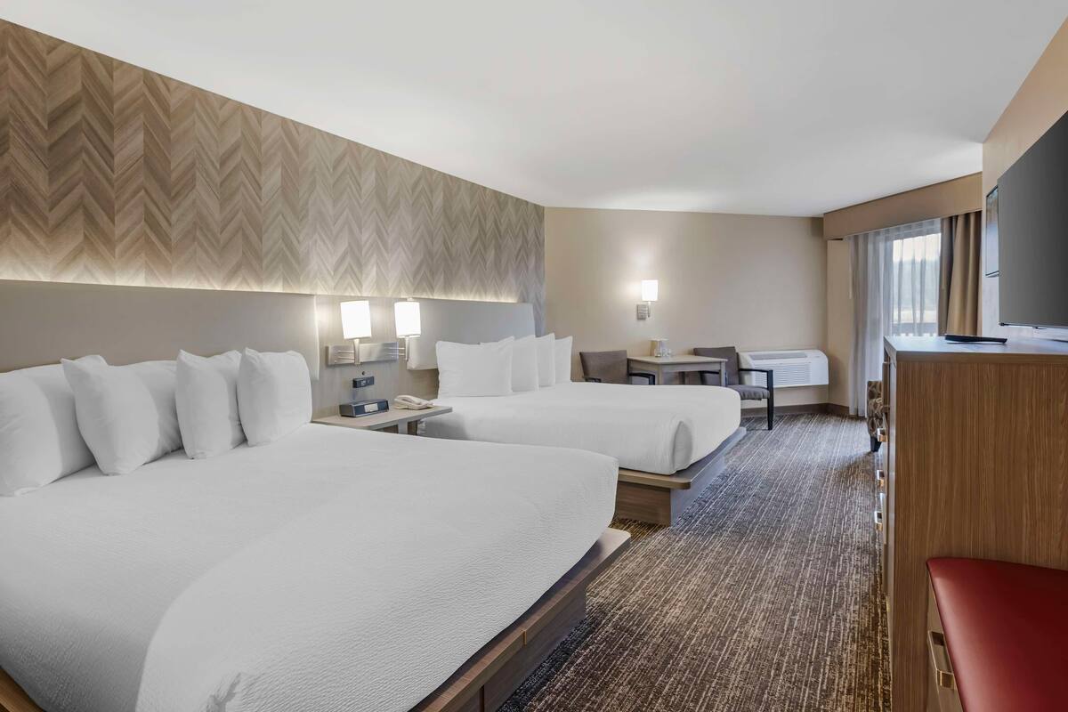 Cots/infant beds, rollaway beds, free WiFi
