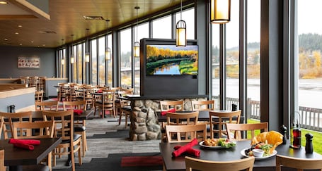 Breakfast, lunch and dinner served. Best Western Plus Kootenai River Inn Casino & Spa