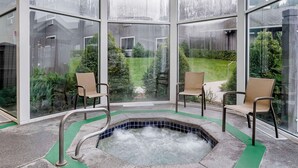 Una piscina cubierta