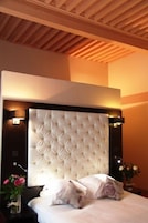 Ropa de cama de alta calidad y minibar 