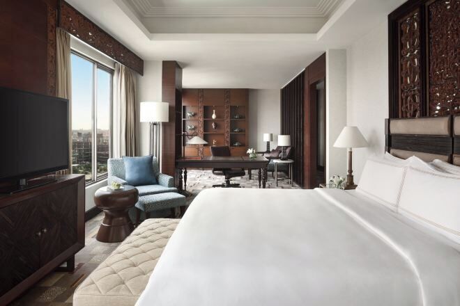 Hypo-allergenic bedding, in-room safe, desk, blackout curtains