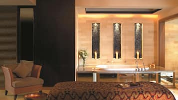 Behandelingskamers voor koppels, een sauna, een bubbelbad, een stoombad