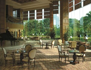 Lobby-Lounge