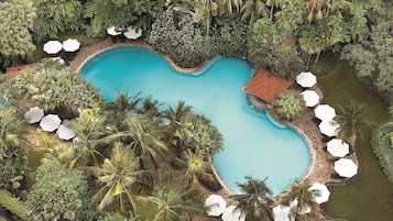 Piscina all'aperto, cabine incluse nel prezzo, ombrelloni da piscina