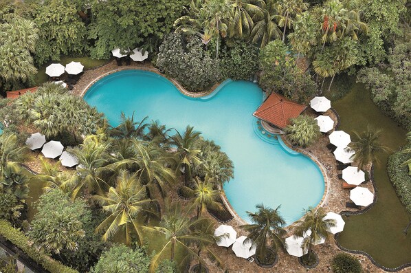 Piscine extérieure, accès possible de 6 h à 20 h, cabanas gratuites