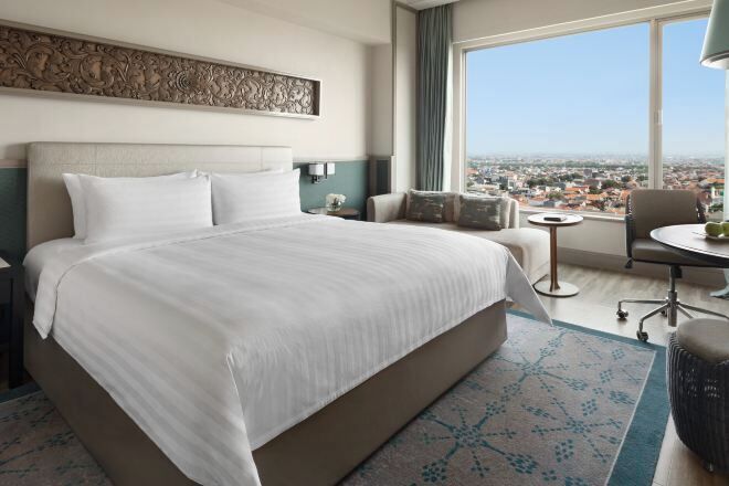 Hypo-allergenic bedding, in-room safe, desk, blackout curtains