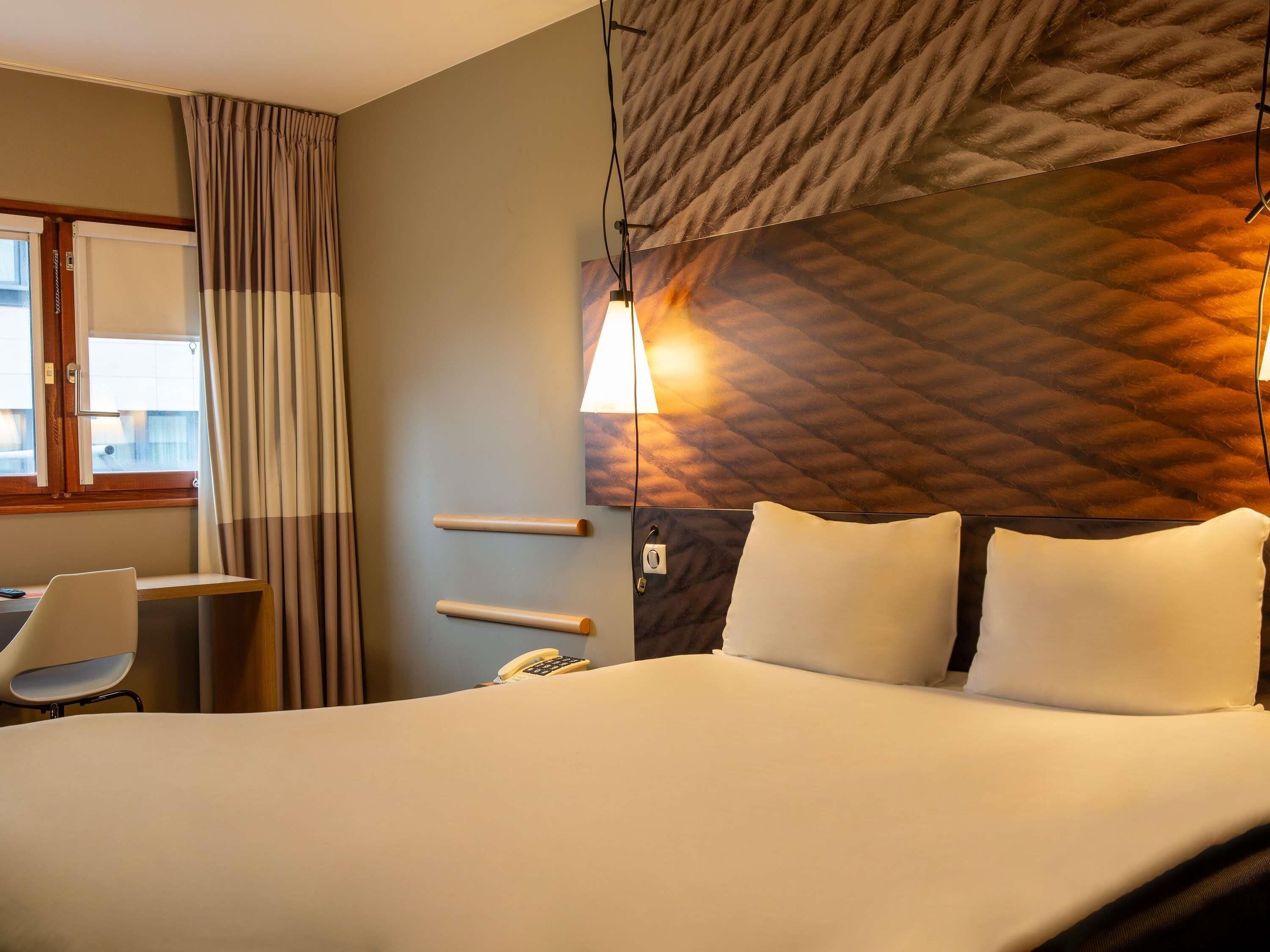 Habitación, 1 cama matrimonial, con acceso para personas discapacitadas (Standard) | Ropa de cama de alta calidad y caja de seguridad en la habitación 