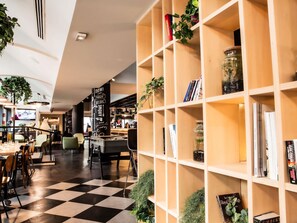 Almoço e jantar, culinária europeia moderna