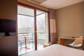 Habitación estándar, 1 cama matrimonial, Terraza | Caja de seguridad en la habitación, escritorio y insonorización 