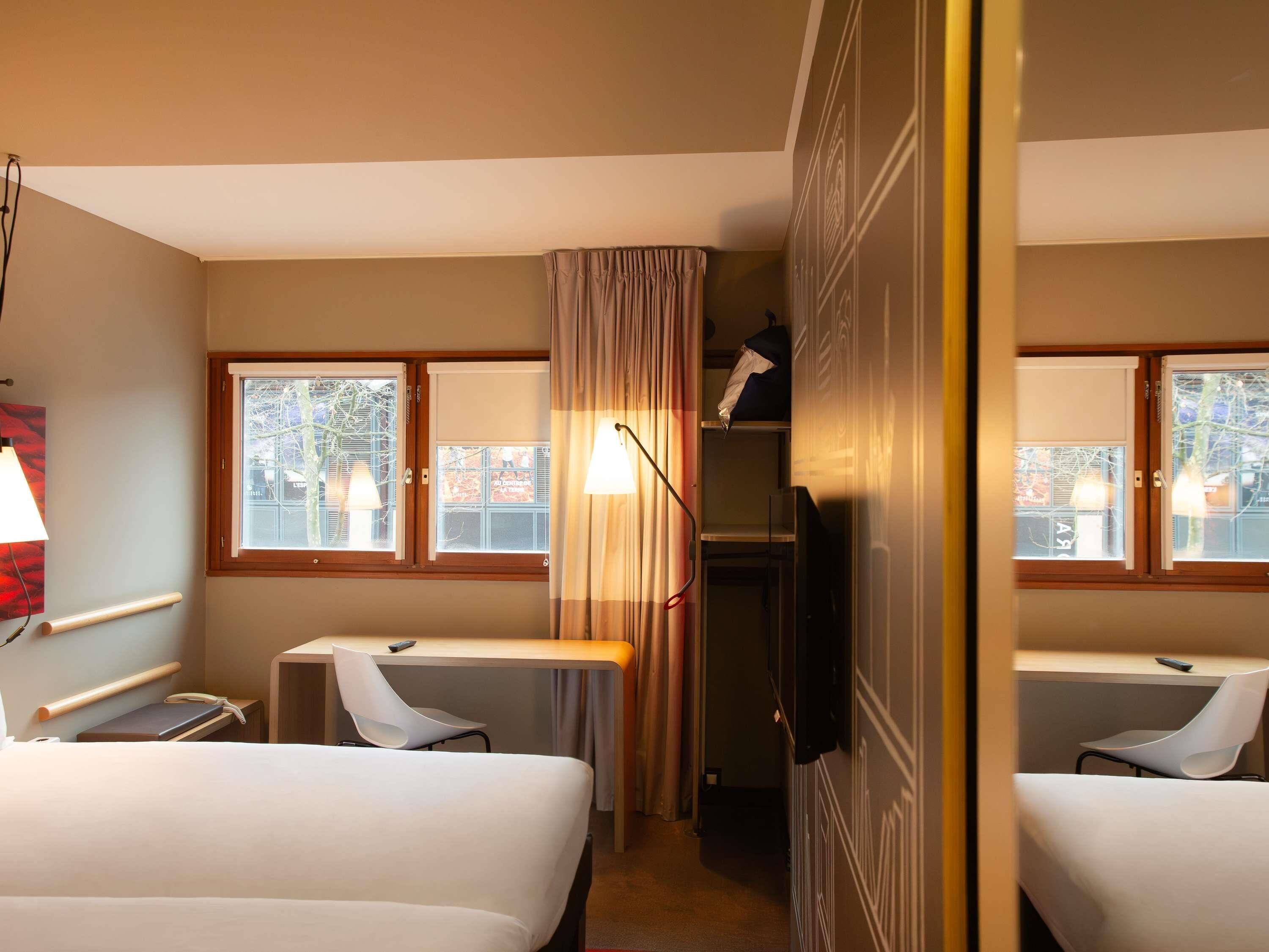 Quarto duplo standard, 2 camas de solteiro | Cofres nos quartos, escrivaninha, quartos à prova de som