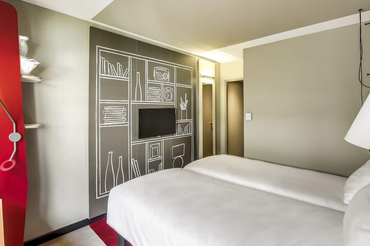 Quarto duplo standard, 2 camas de solteiro | Cofres nos quartos, escrivaninha, quartos à prova de som