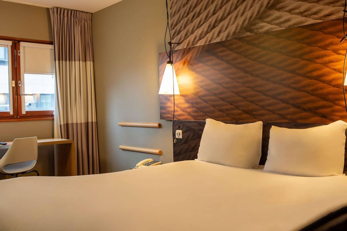 Room, 1 Double Bed, Accessible (Standard) | In-room safe, desk, soundproofing, iron/ironing board