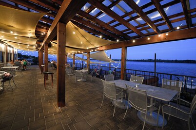 Crowne Plaza Niagara Falls NY Riverside by IHG