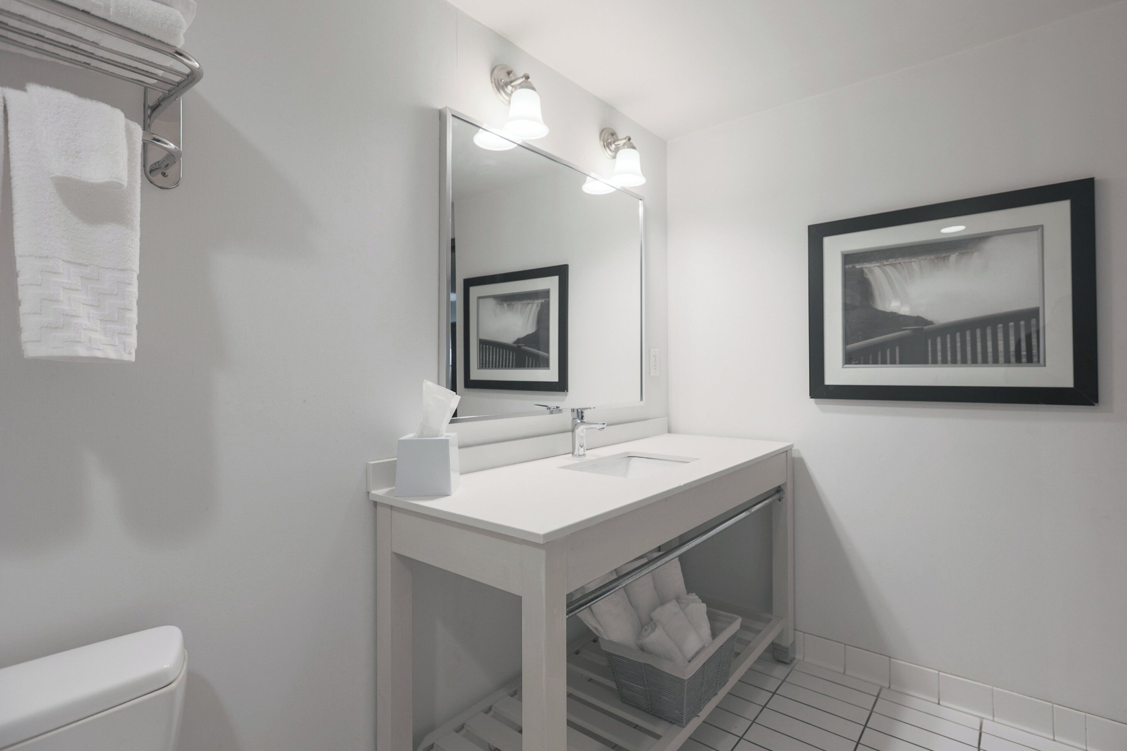 Combined shower/tub, eco-friendly toiletries, hair dryer, towels