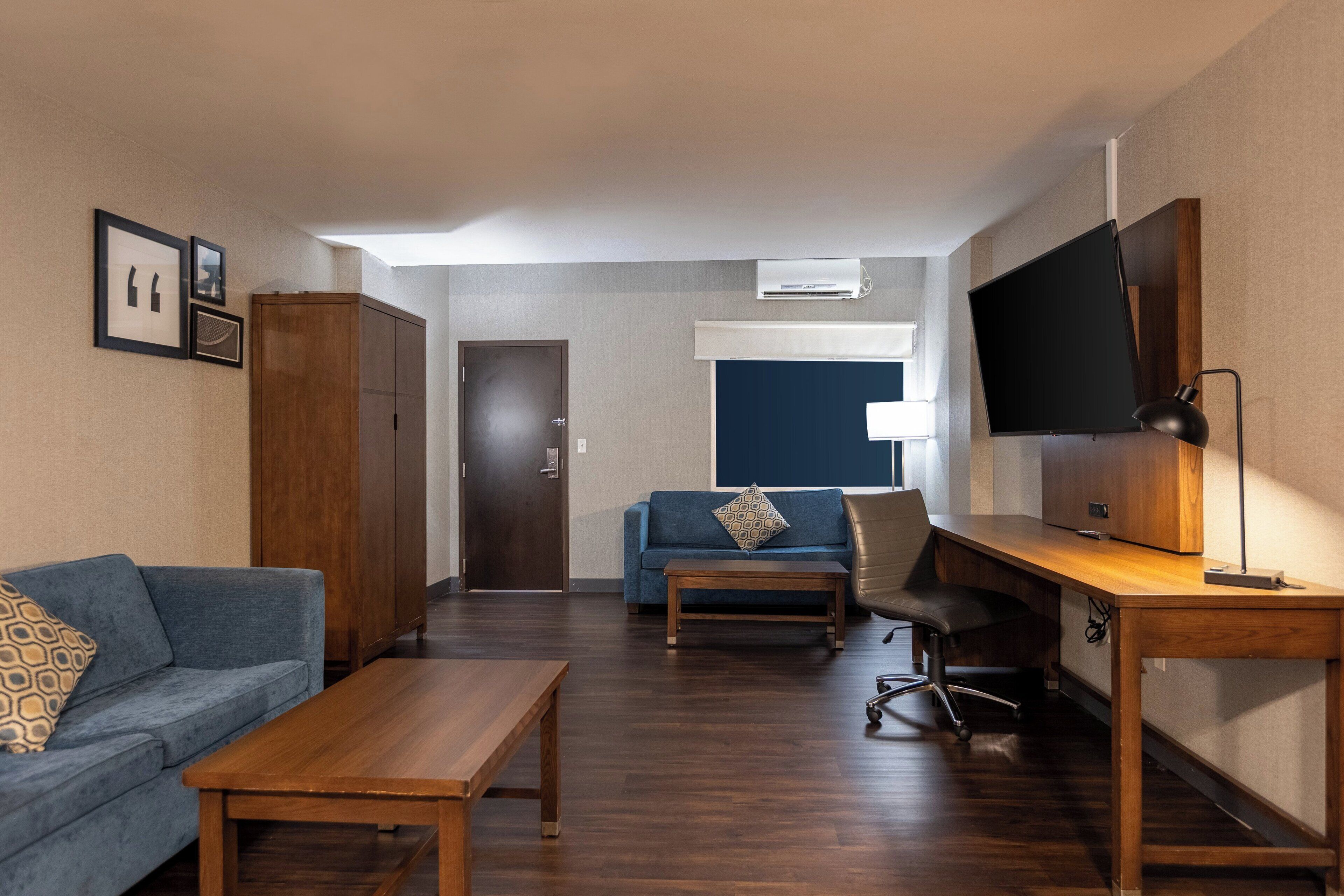 Suite, 2 Bedrooms | Hypo-allergenic bedding, down duvets, desk, laptop workspace