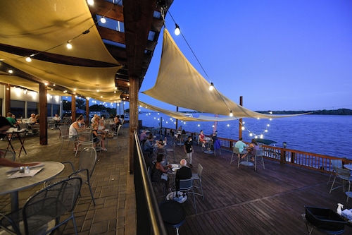 Crowne Plaza Niagara Falls NY Riverside by IHG