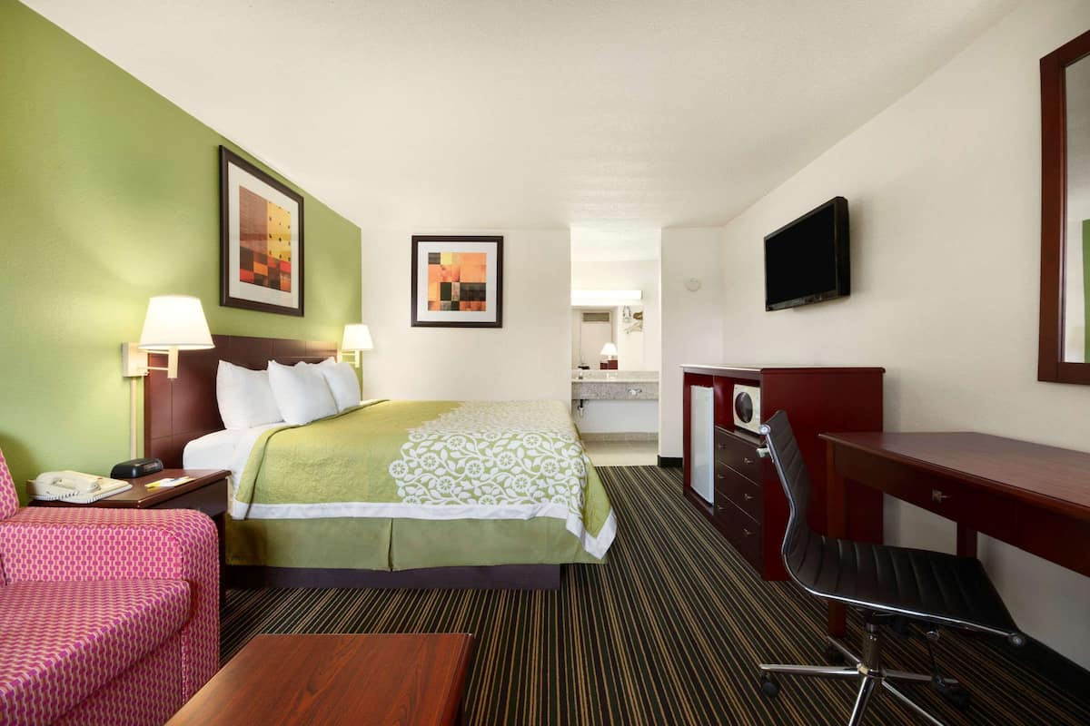 Premium bedding, desk, rollaway beds, free WiFi