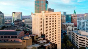 A high-rise hotel with a grid-like facade, multiple floors, and a prominent clock tower. - Oakland Marriott City Center (Oakland)