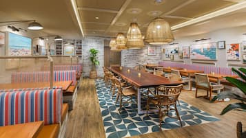 Desayuno a la carta todos los días (con cargo)