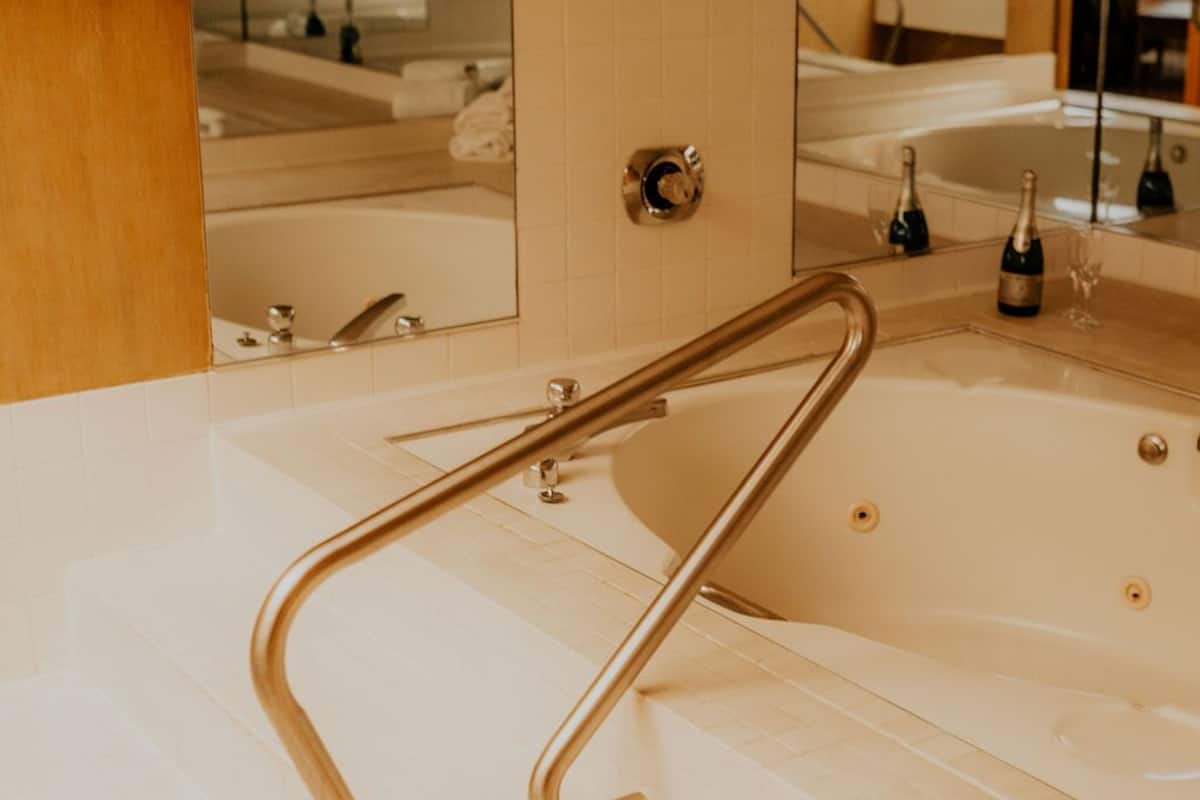 suite, 1 king bed with sofa bed, hot tub | bathroom | combined shower/bathtub, free toiletries, hair dryer, towels