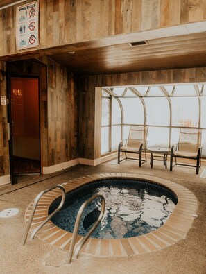 Indoor spa tub